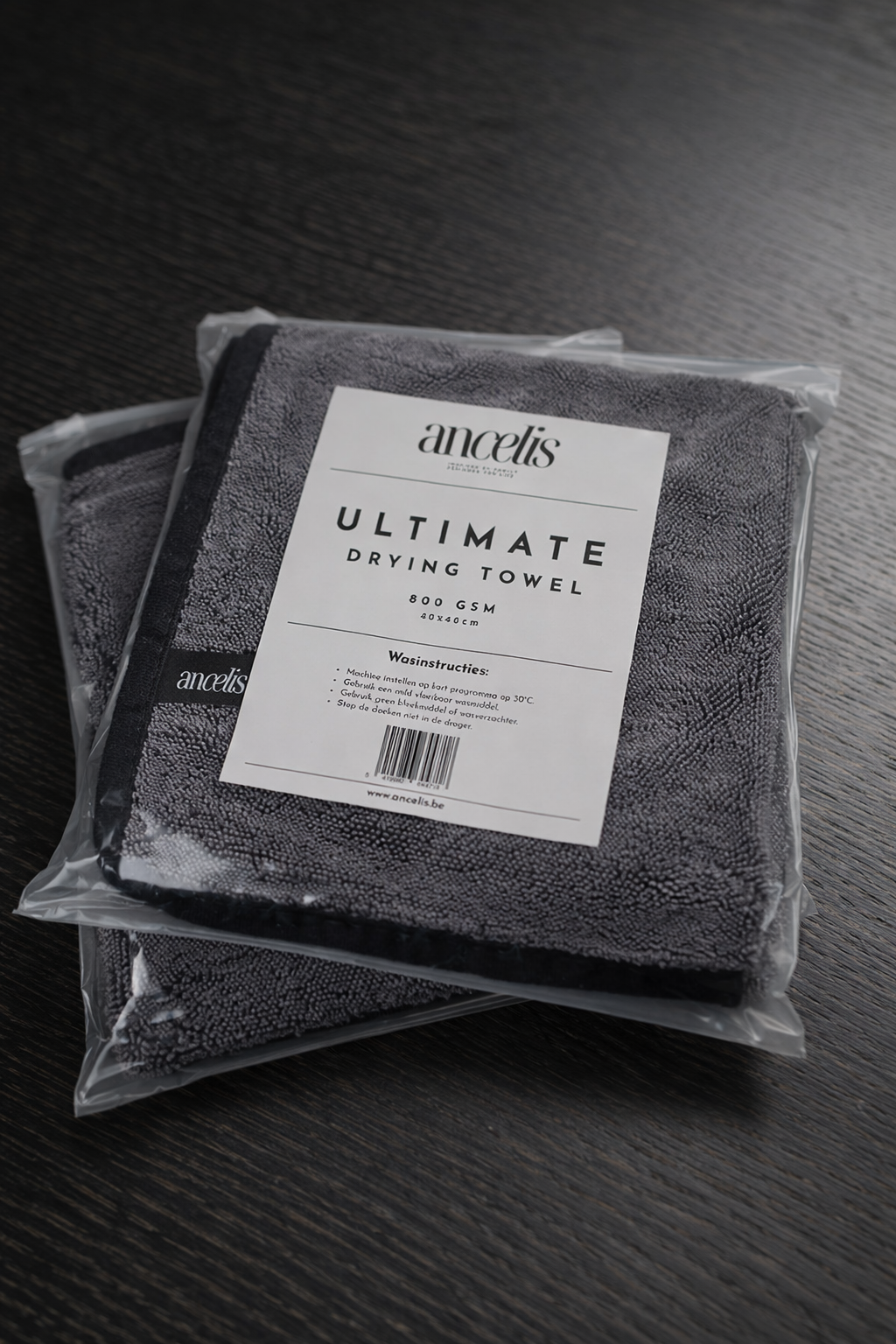 Microvezel droogdoek in gebruik in de badkamer – strepenvrij drogen